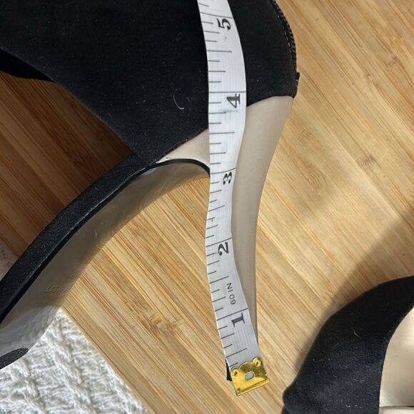 Nine West Twist Peep Toe Pump EUC - Picture 9 of 9